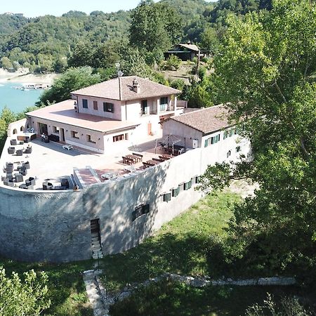 Agriturismo Incantesimo Del Lago Salto Varco Sabino Exteriör bild