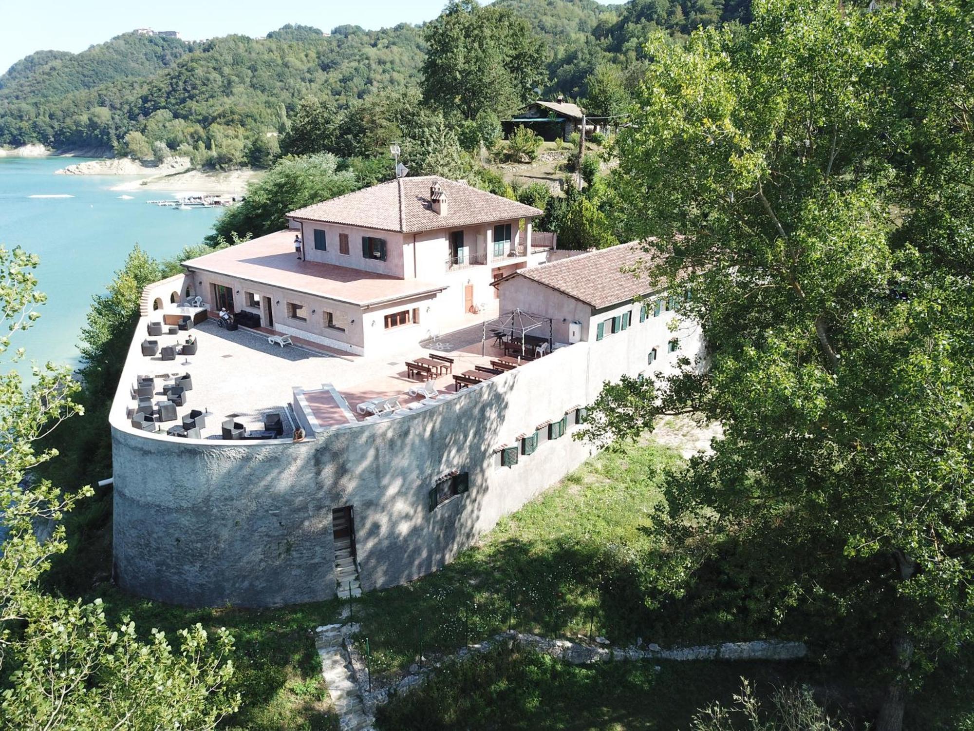 Agriturismo Incantesimo Del Lago Salto Varco Sabino Exteriör bild